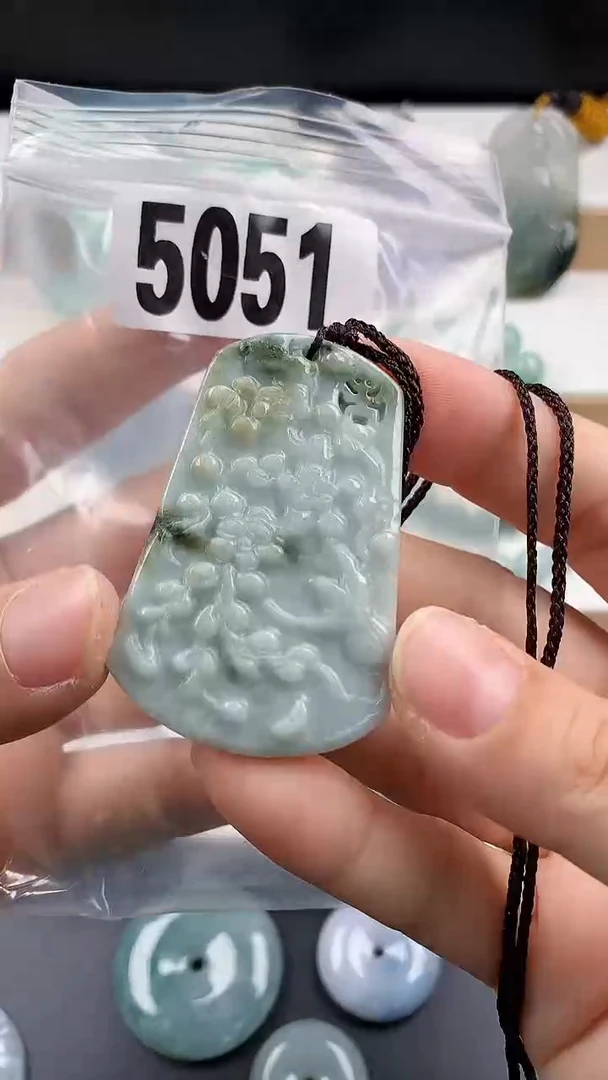 颈饰未镶嵌翡翠天然翡翠吊坠挂件