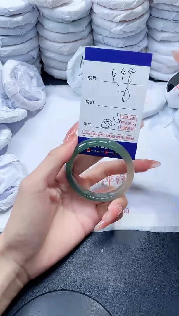 玛瑙/玉髓手镯未镶嵌444