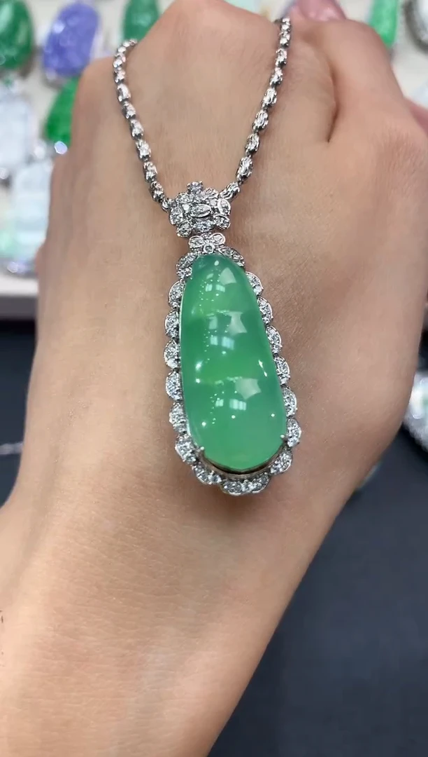 【闪购商品】翡翠吊坠(不含链)18K金镶嵌q56        