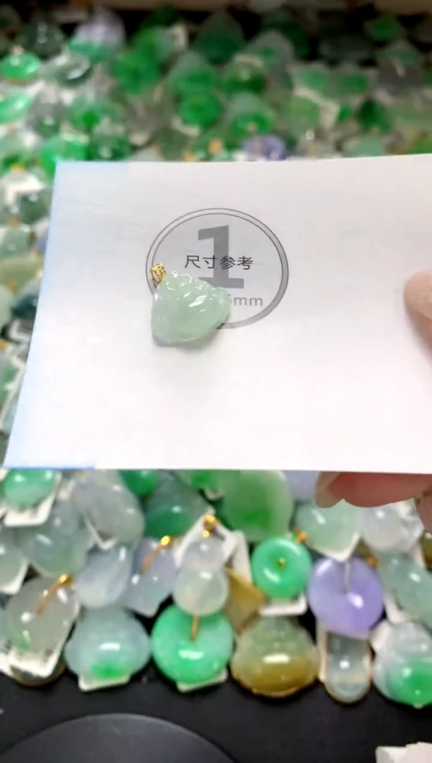翡翠18K金镶嵌颈饰11111111111111111