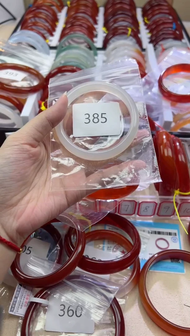 玛瑙/玉髓手镯未镶嵌57圈口*385