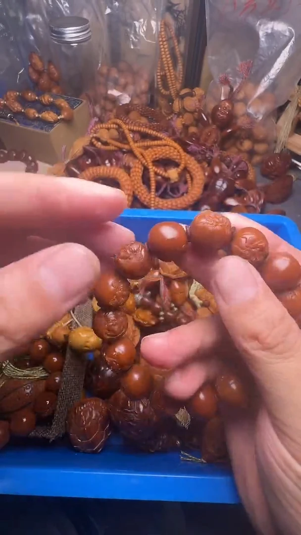 手串橄榄核浮雕财神