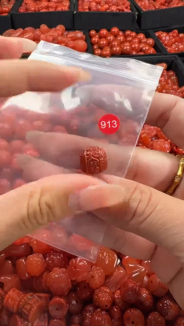 颈饰未镶嵌南红玛瑙1