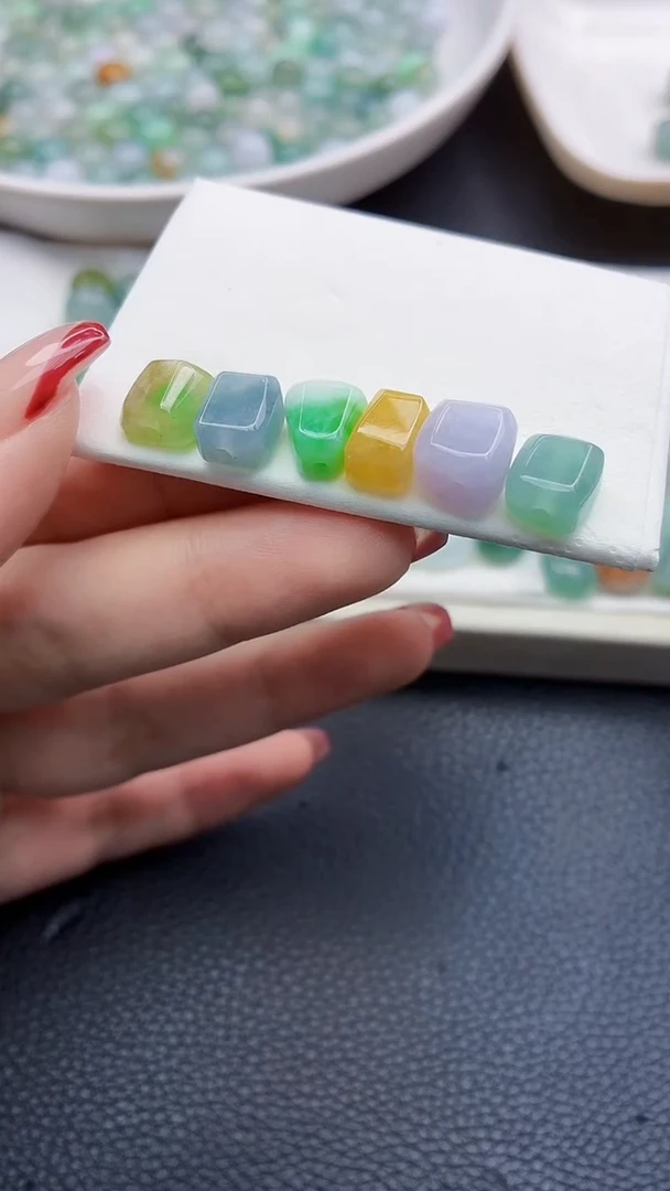 未镶嵌定制翡翠良*珠子