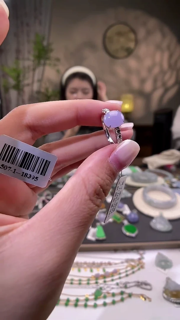 吊坠(不含链)18K金镶嵌翡翠蛋面