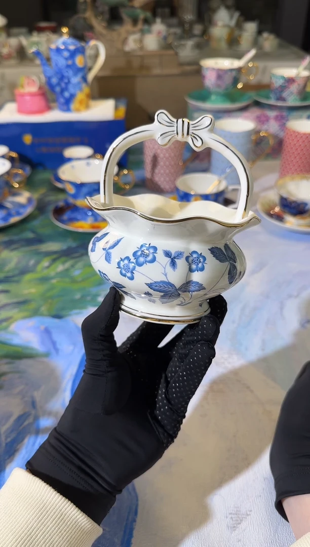 【闪购商品】瓷片骨瓷手绘描金 可进微波炉洗碗机送小汤勺
