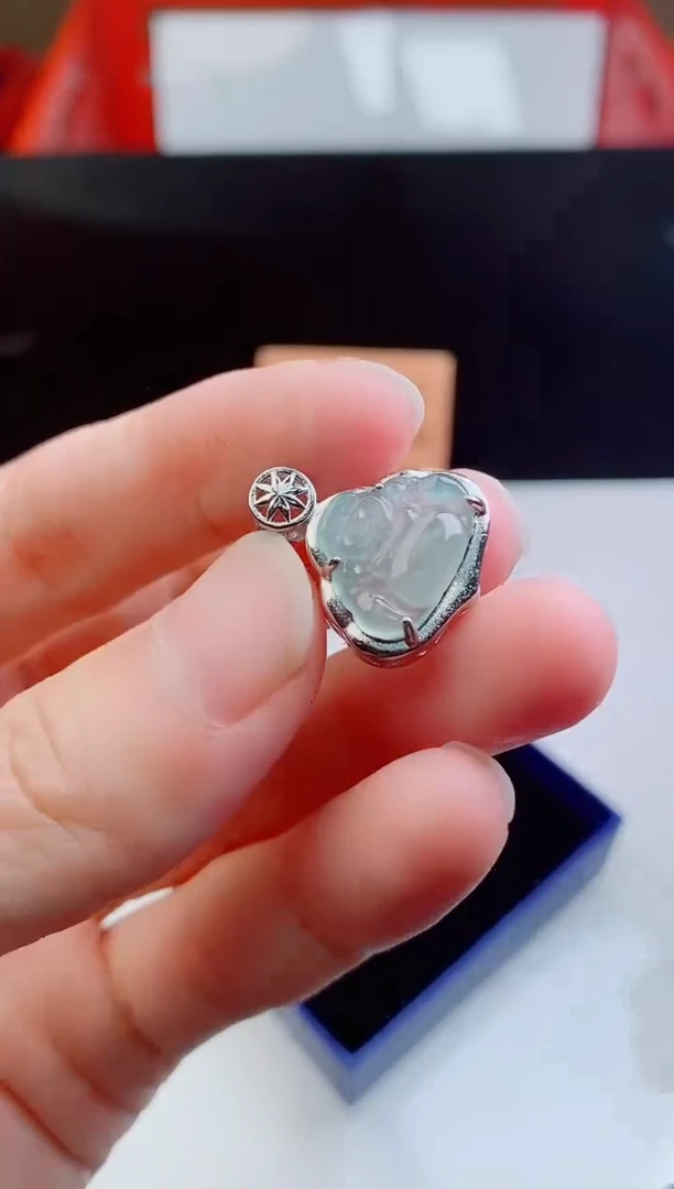 颈饰未镶嵌翡翠   ·