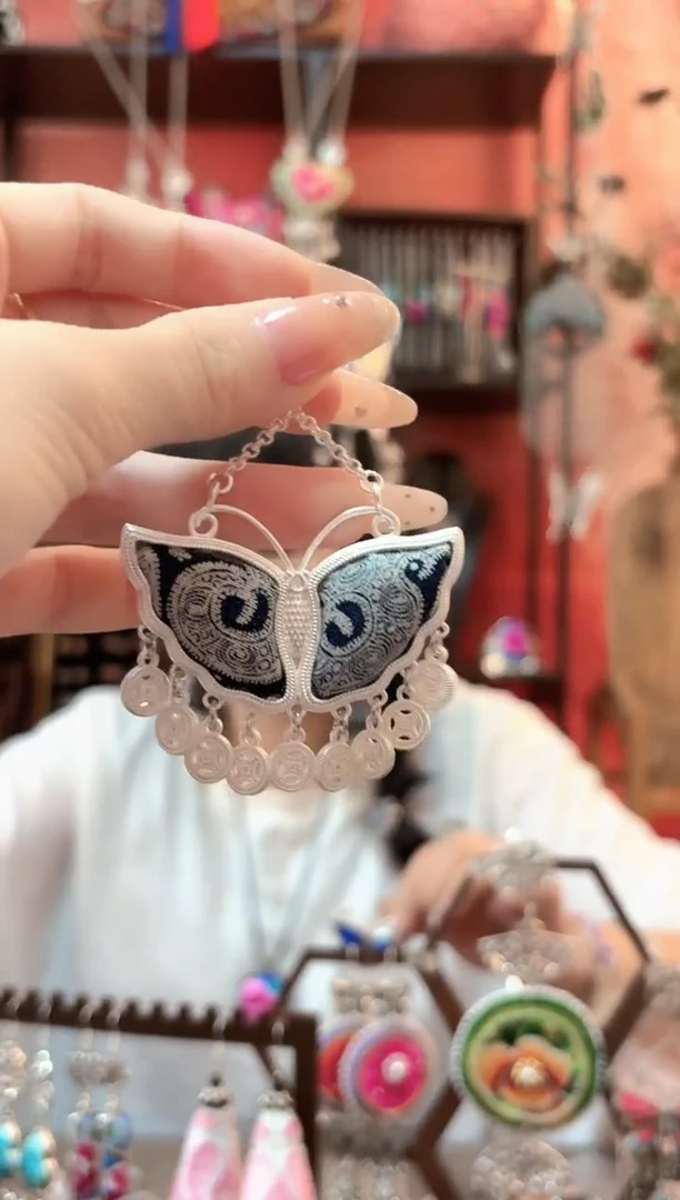 织绣云织谣民族风精美饰品324