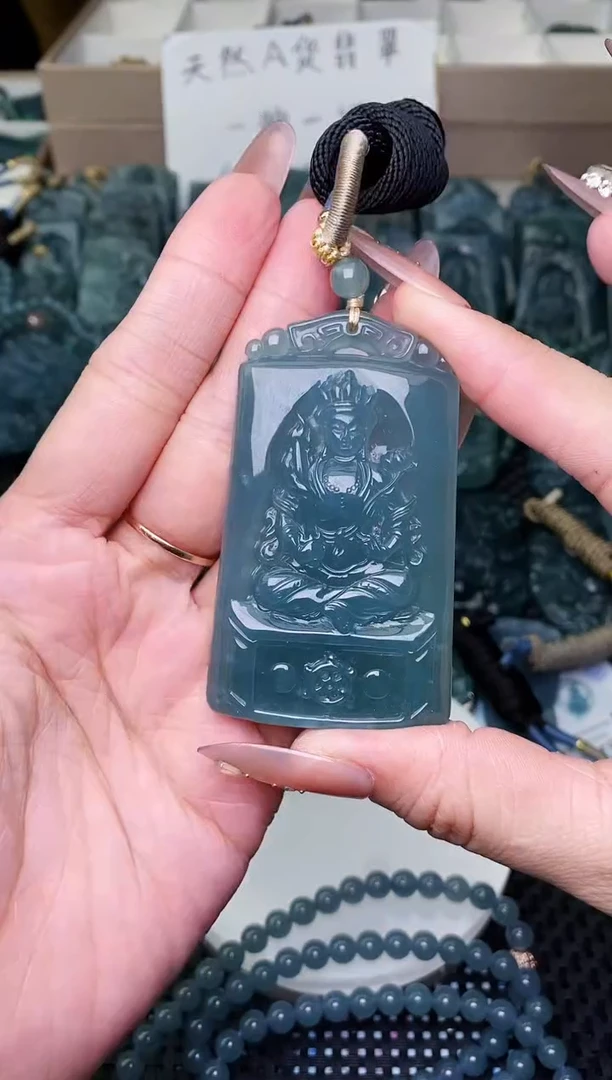 颈饰未镶嵌翡翠