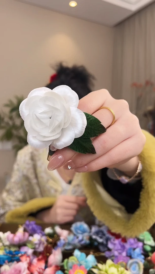 刺绣萝***?山茶花绒花边夹
