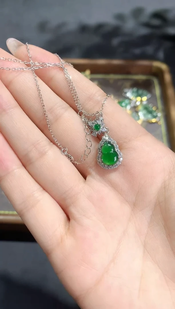 颈饰银S925镶嵌翡翠25111801