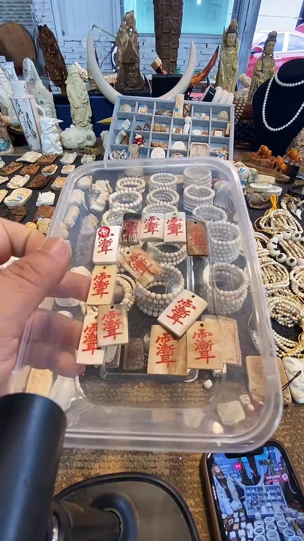 泥塑小手把件摆件