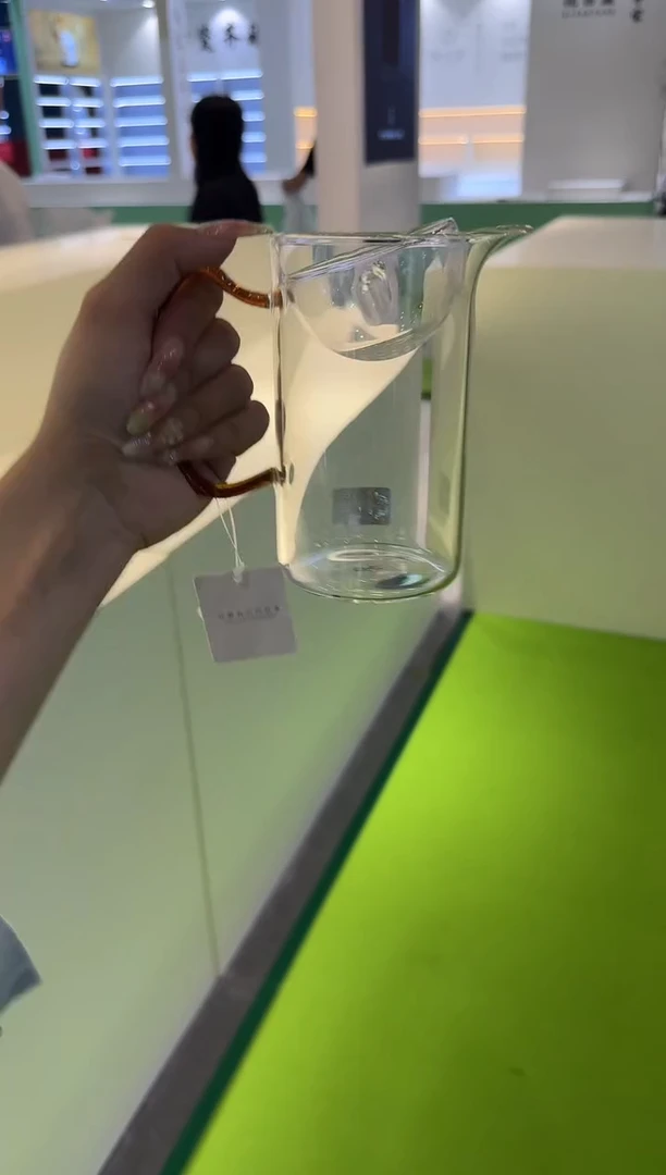 @@禾器晶彩沁润琥珀色