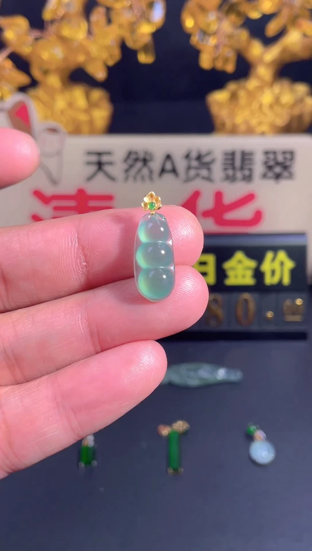 翡翠18K金镶嵌颈饰