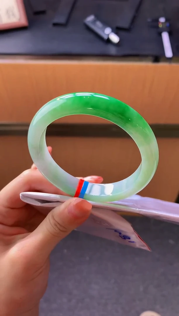 未镶嵌手镯翡翠- C4圈口 58.4全款18万 定金2万