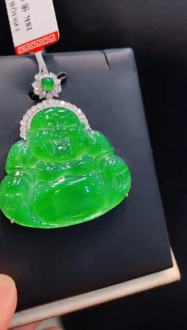 翡翠18K金镶嵌颈饰.*️翡翠A16