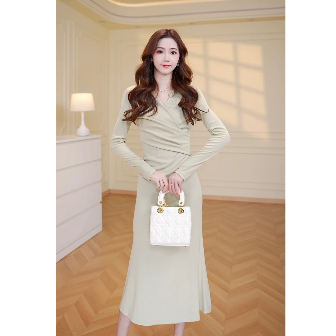 【南油四姐】春秋款复古长袖v领连衣裙褶皱收腰性感包臀鱼尾裙D3170