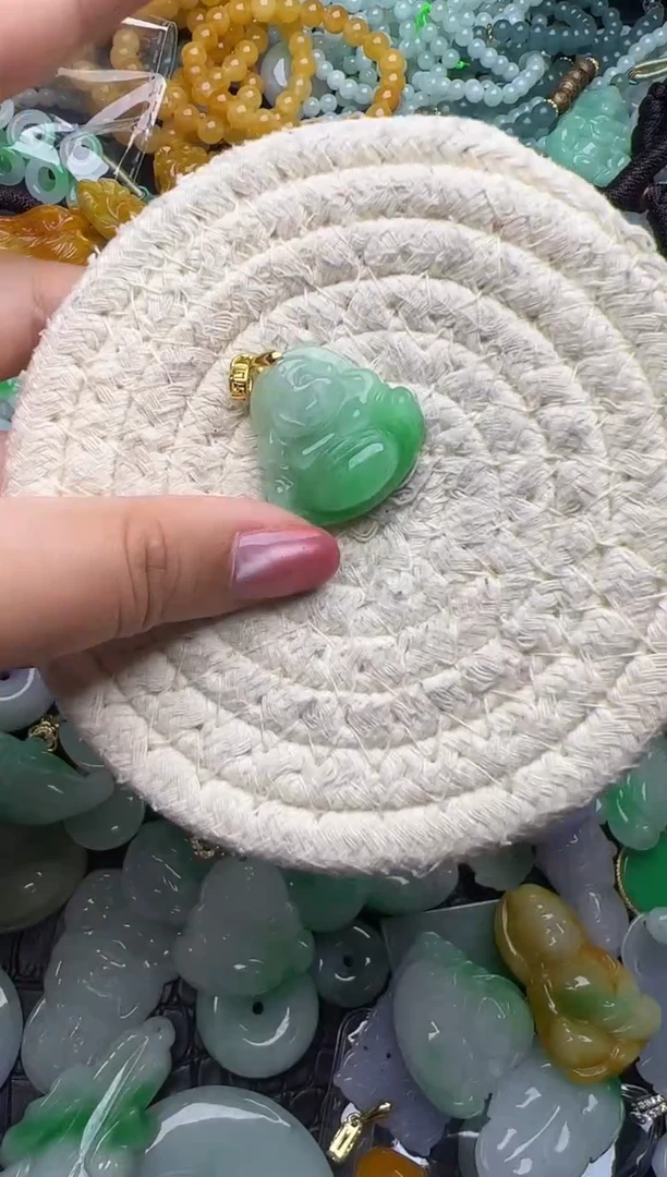 颈饰未镶嵌翡翠天然缅甸翡翠吊坠