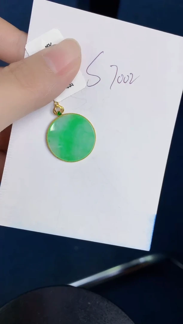 翡翠18K金镶嵌颈饰天然翡翠缅甸A货