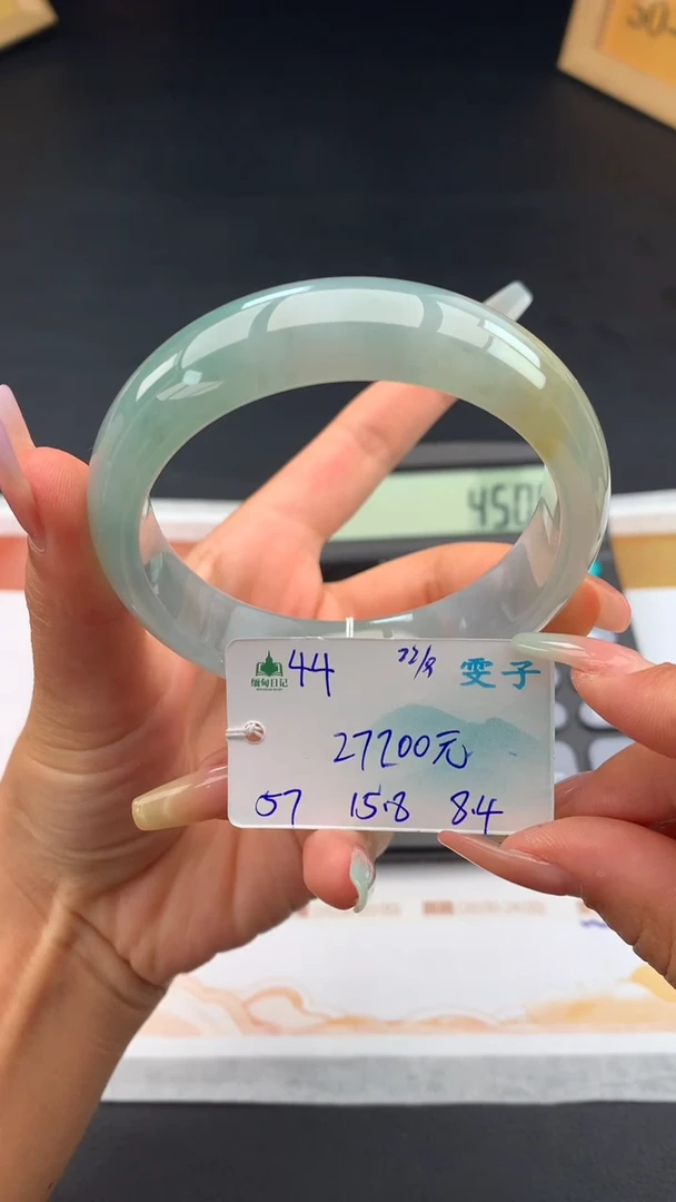 未镶嵌手镯翡翠自带#送人#，联系客服核对地址~