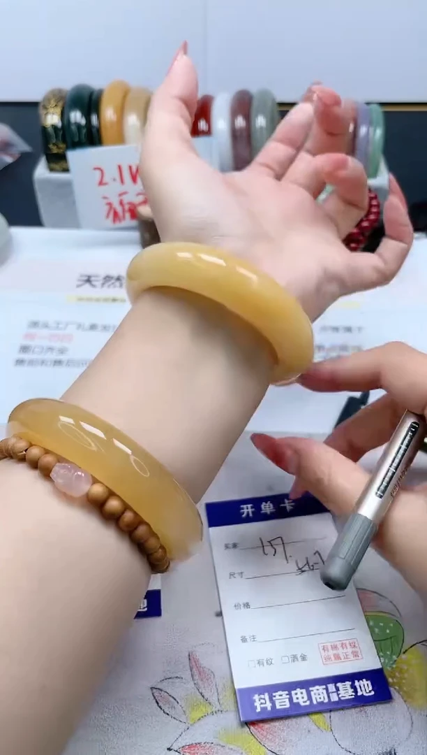 【闪购商品】石英质玉手镯未镶嵌157/56.7