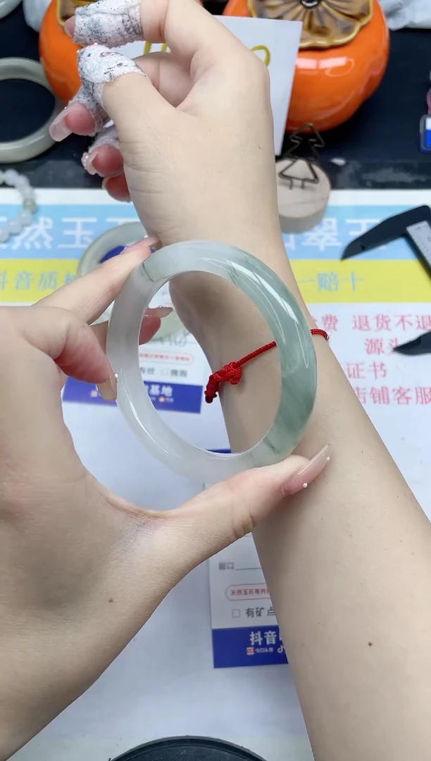 【闪购商品】石英质玉手镯未镶嵌237-58.1