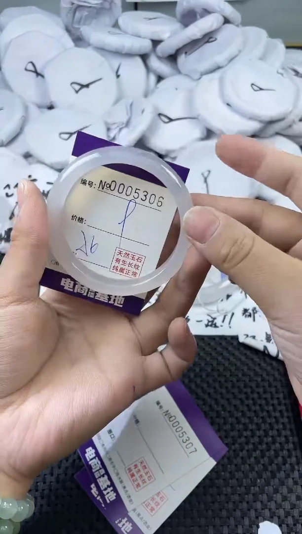 玛瑙/玉髓手镯未镶嵌5306