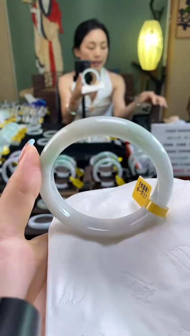 翡翠手镯未镶嵌58.6圈口t