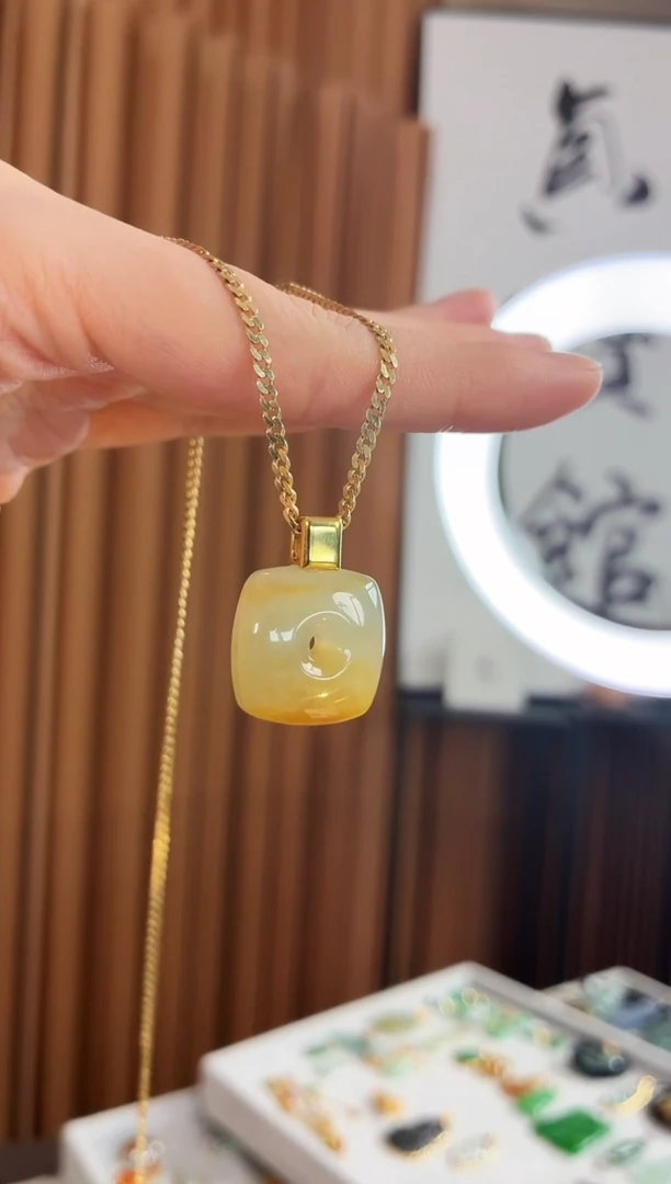 吊坠(不含链)18K金镶嵌翡翠吊坠