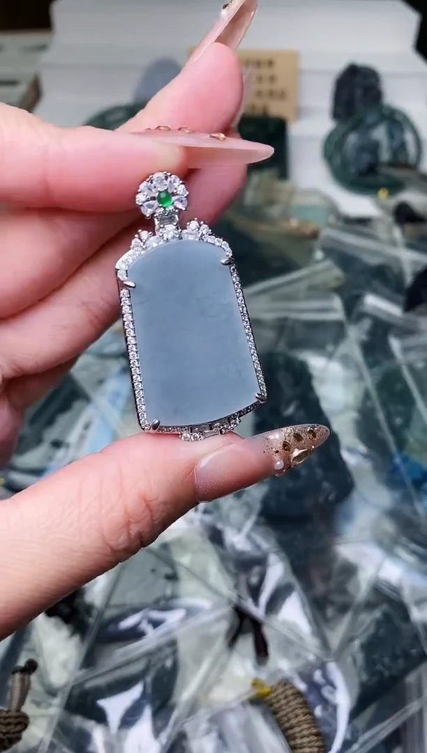 颈饰未镶嵌翡翠