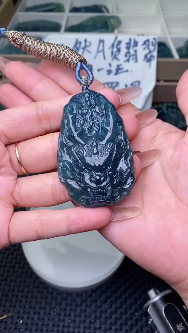 翡翠未镶嵌颈饰