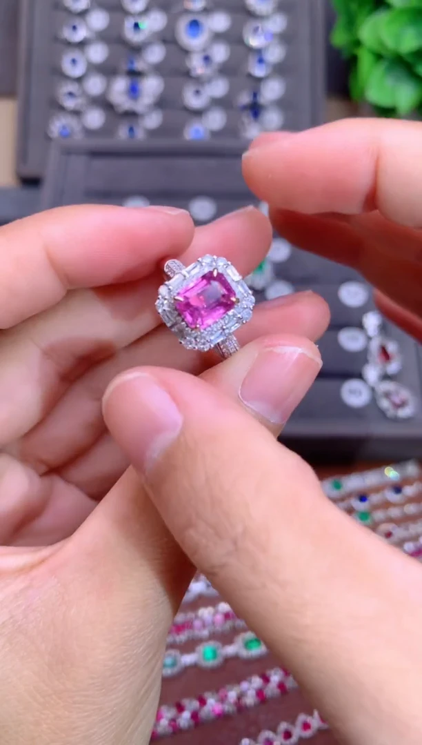 【闪购商品】彩色蓝宝石戒指18K金镶嵌2.05CT