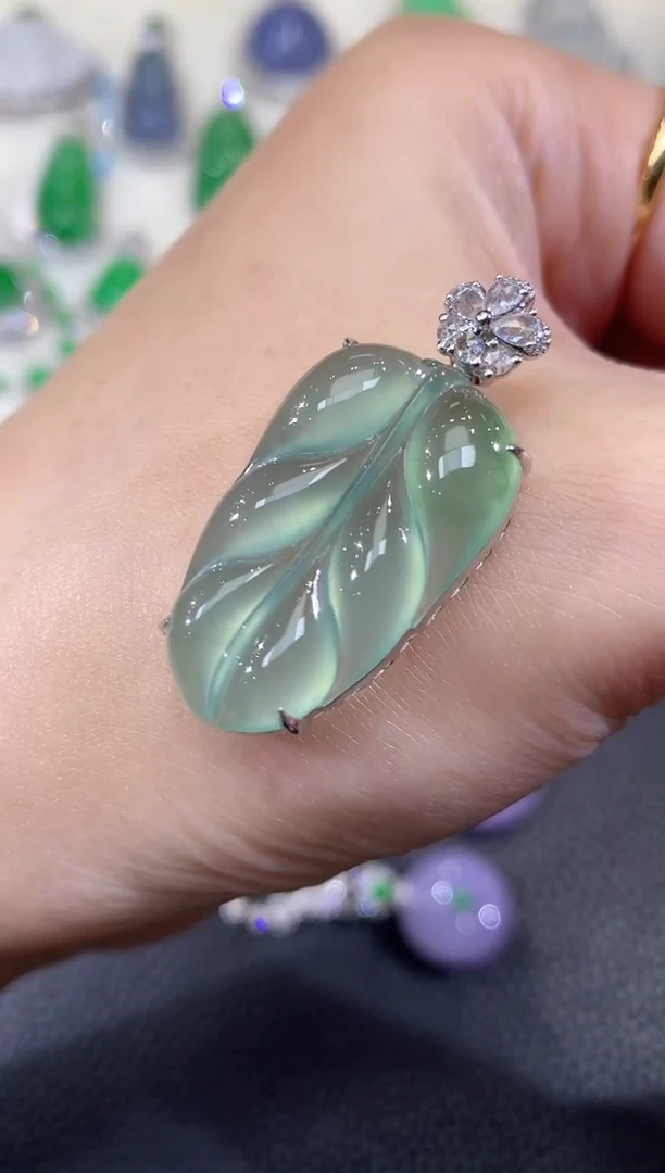 吊坠(不含链)18K金镶嵌翡翠C89