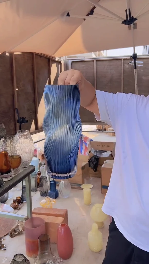玻璃可插鲜花用于客厅装饰