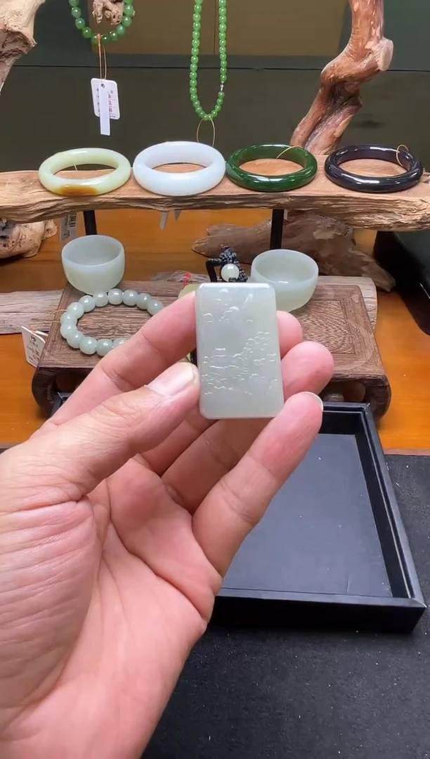 吊坠(不含链)未镶嵌和田玉且末青白 山水牌9003973