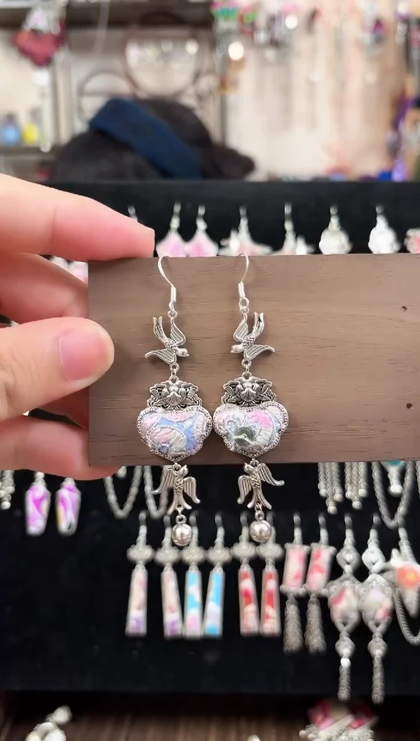 织绣民族风非遗老绣饰品140