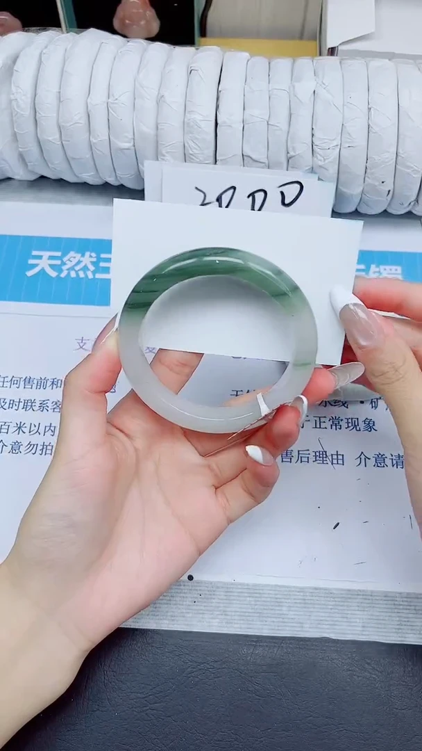 石英质玉手镯未镶嵌31/56.7