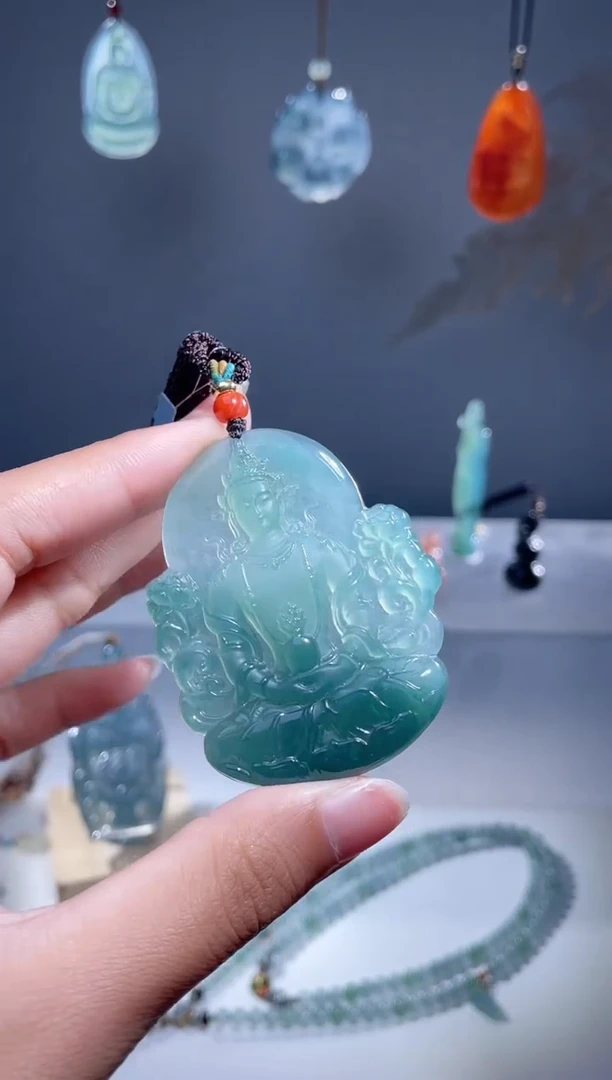 翡翠未镶嵌颈饰度母