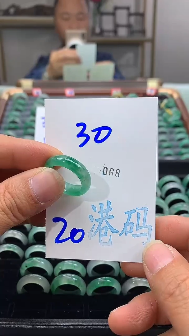 未镶嵌戒圈石英质玉非洲翠