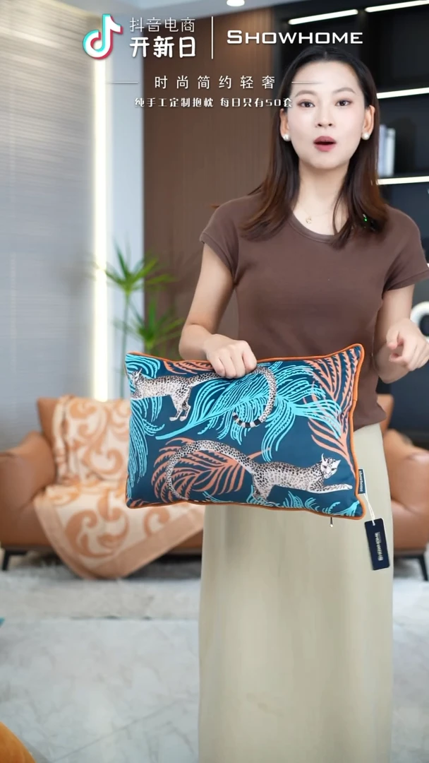 化纤豹纹图案腰枕30X50