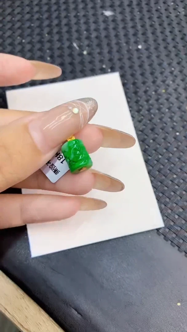 颈饰18K金镶嵌翡翠1