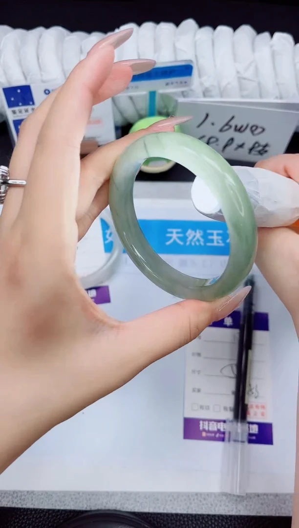 石英质玉手镯未镶嵌125-58