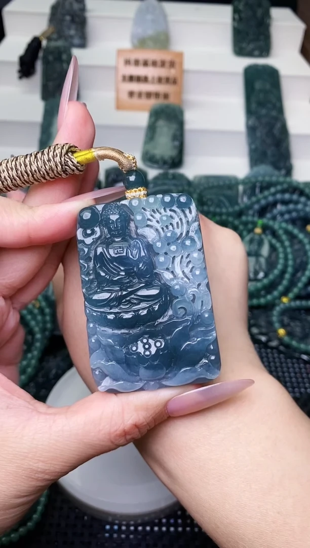 颈饰未镶嵌翡翠