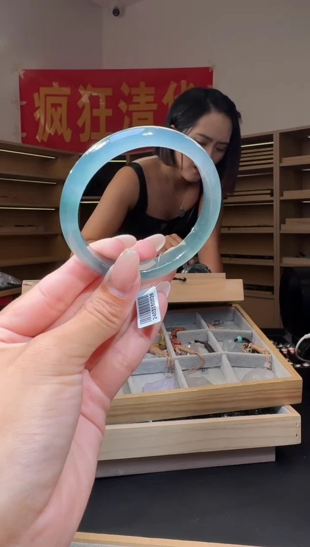 翡翠手镯未镶嵌56圈