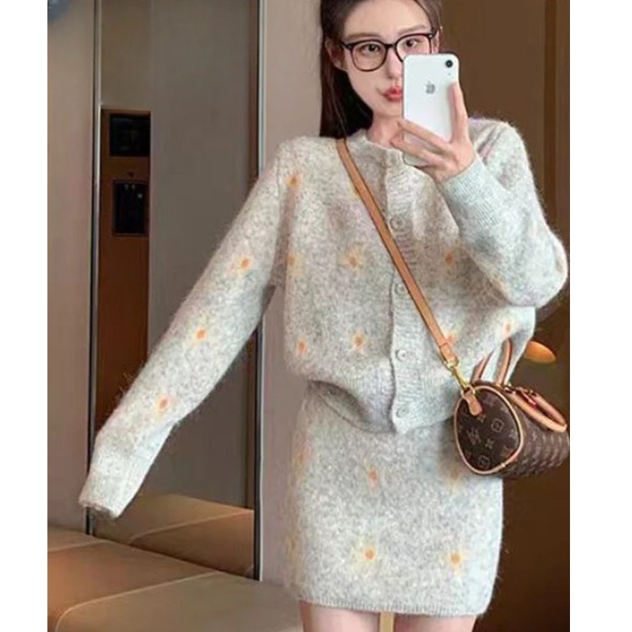 秋冬季新款时尚百搭针织开衫半身裙两件套刺绣小个子女士毛衣套装