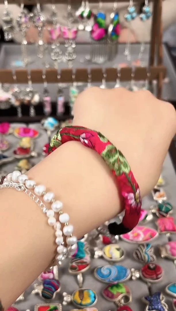 织绣民族风非遗老绣饰品426