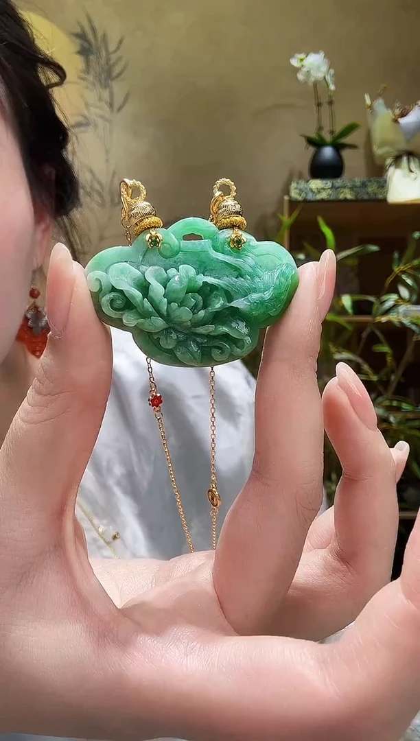 颈饰未镶嵌翡翠吊坠