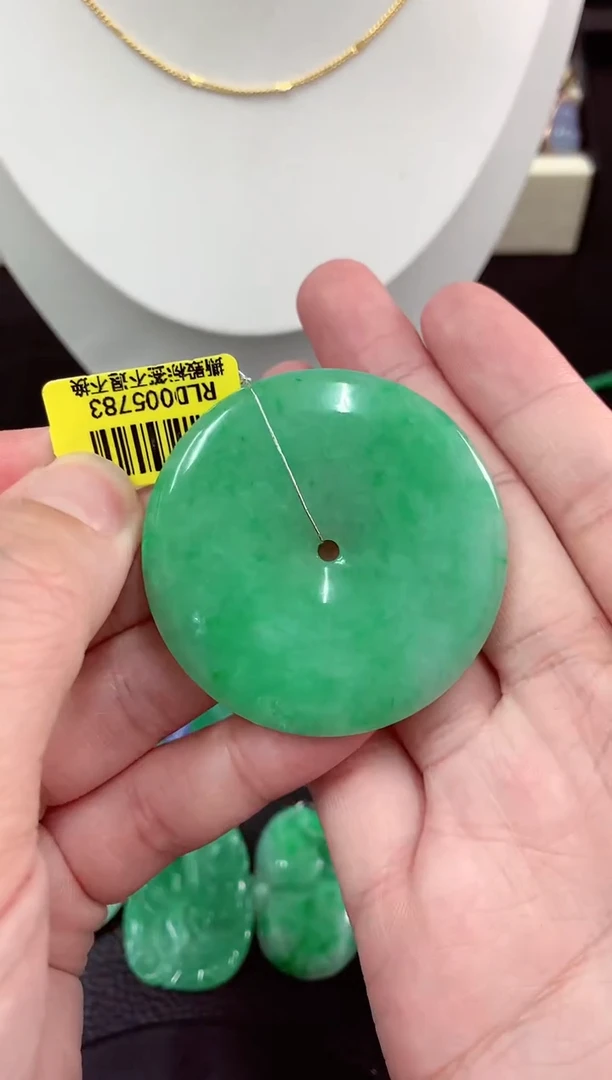 吊坠(不含链)未镶嵌翡翠挂件