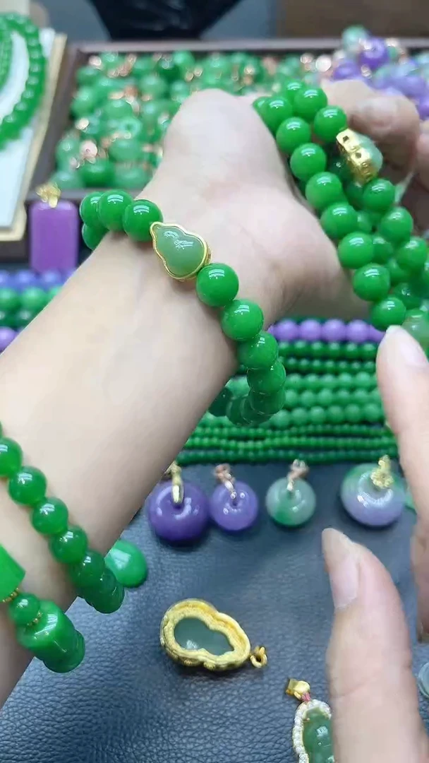 颈饰未镶嵌翡翠碧色葫芦手串