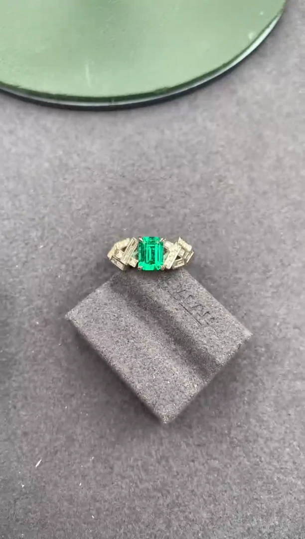 18K金镶嵌戒指祖母绿0.81ct祖母绿 FH  定制